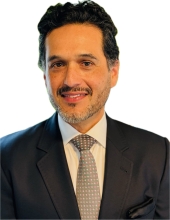 Headshot Dr. Vinicio J. López